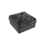Caja-Mumbai-de-Metal-Cuadrada-Negra-con-Detales-Blancos-Grande-11x11x7-cm